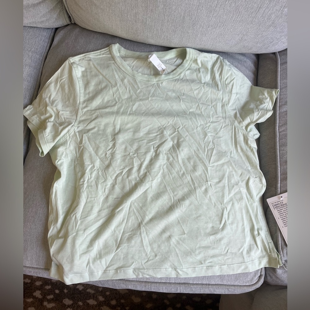 NWT lululemon classic fit cotton blend tee size 8 mint color
